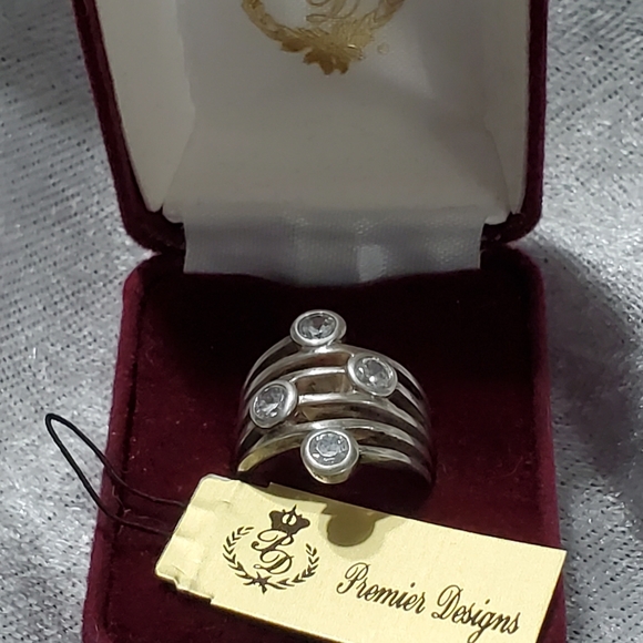 Ring - Picture 3 of 3